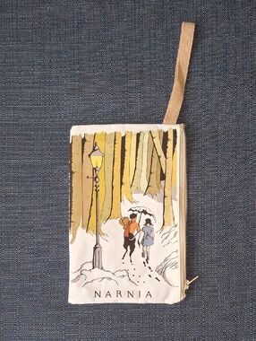 NWOT Narnia Zippered Canvas Wristlet/Pencil Bag